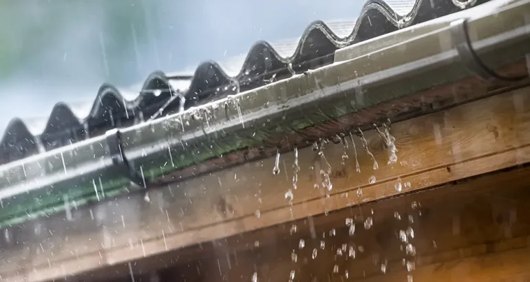 signs-of-gutter-damage-early-roof