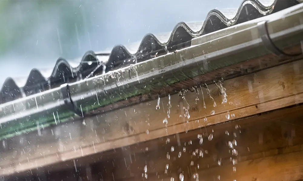 signs-of-gutter-damage-early-roof